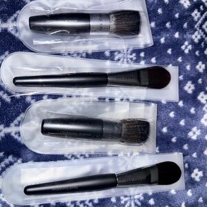 Mary Kay Professional Brush Set - Black and Gray